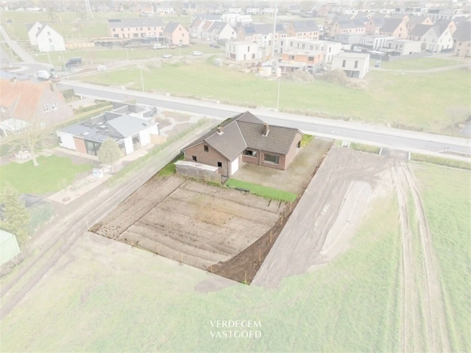 Vrijstaande bungalow met weidse zichten op toplocatie foto 23