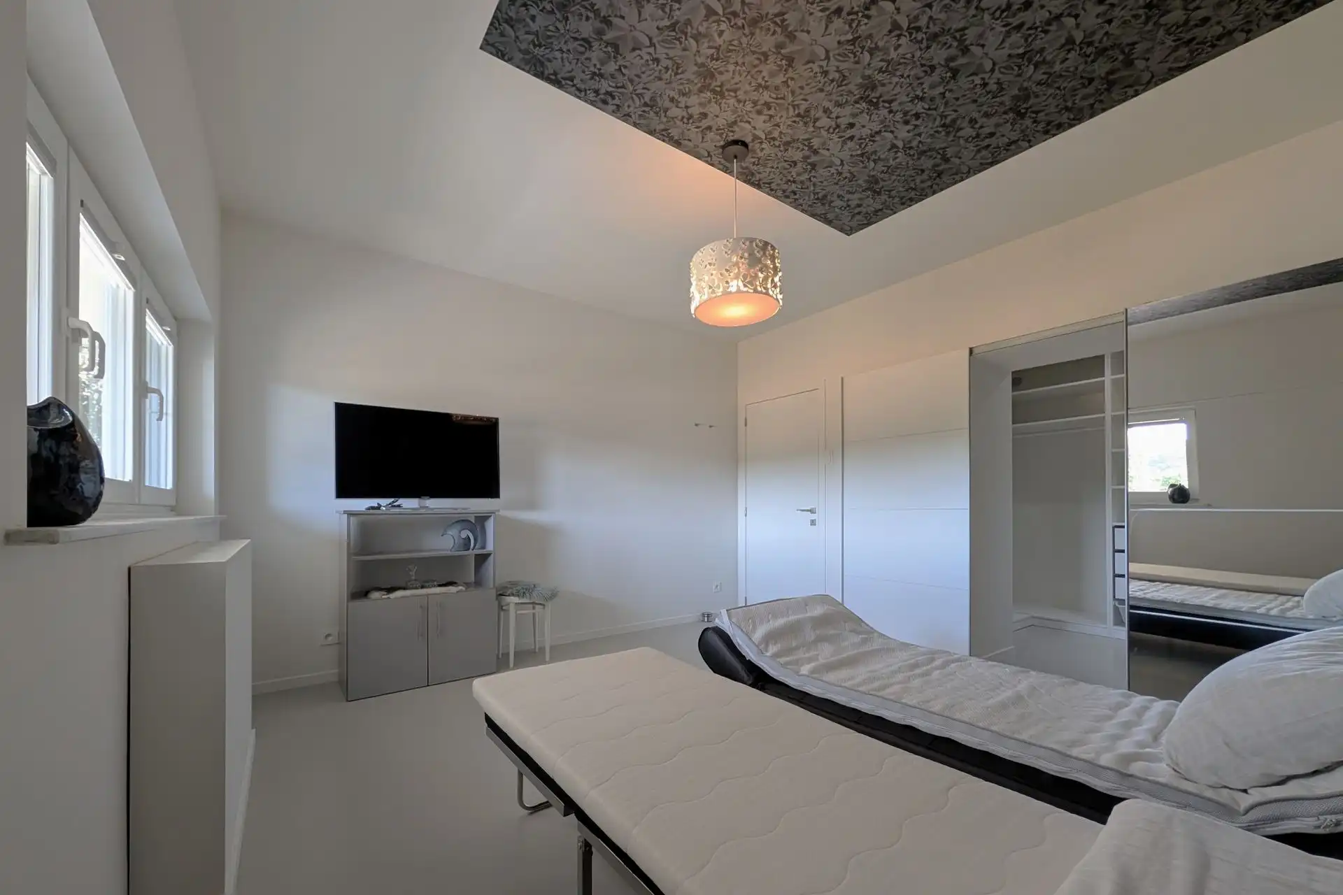 Instapklaar gerenoveerd appartement met 2 slaapkamers en 2 terrassen foto 10