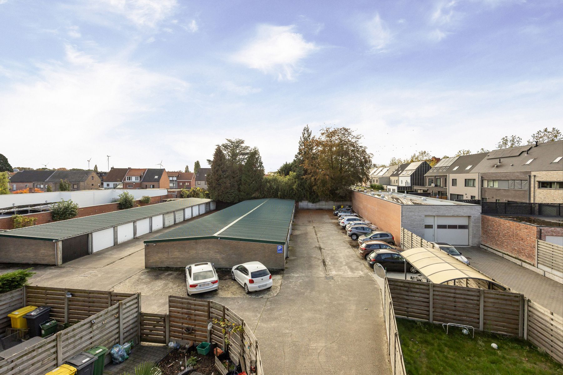 Een appartement op de tweede verdieping links met terras, autostaanplaats en garage. foto 11