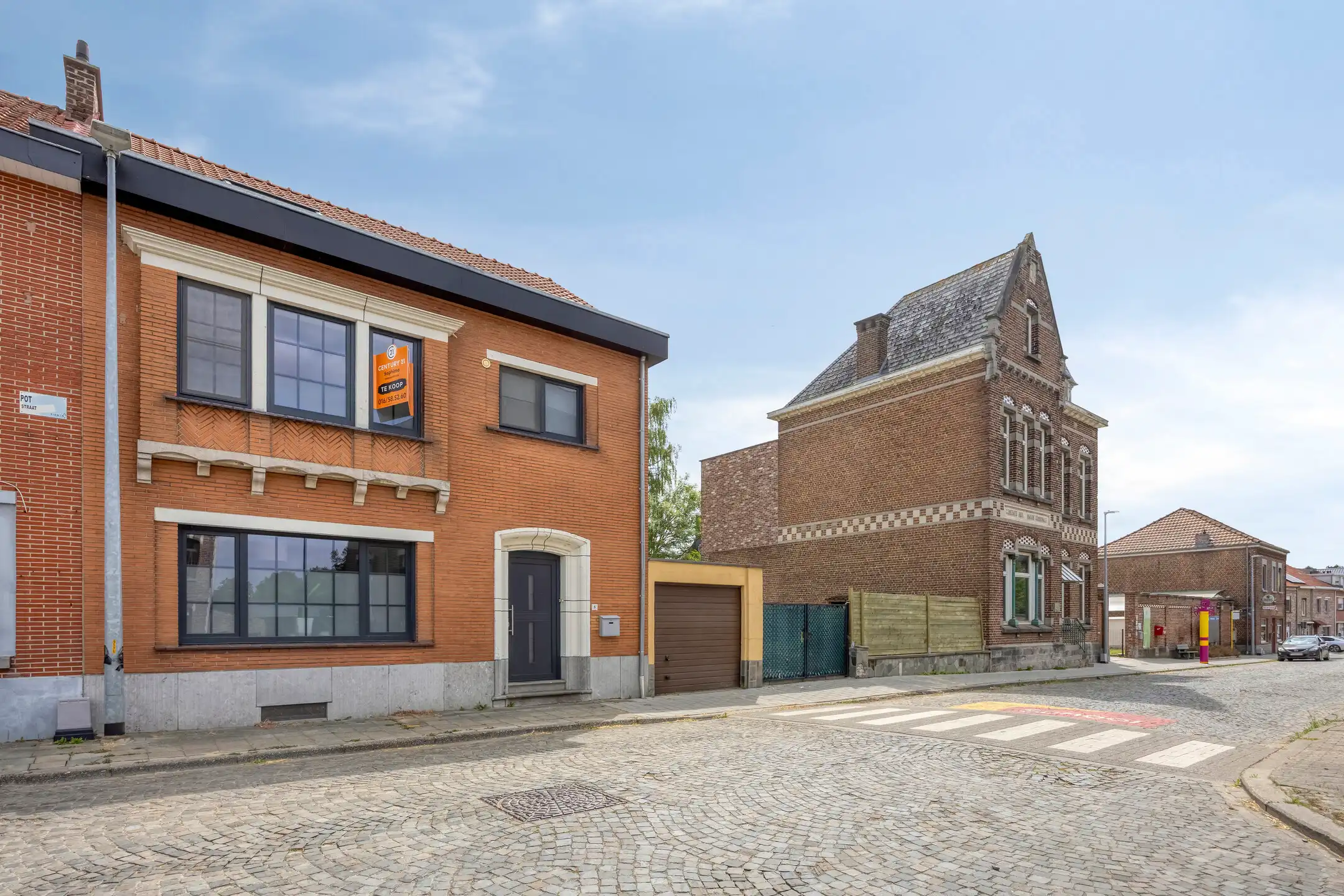 Instapklare woning met 4 slaapkamers, tuin & garage te Bost foto {{pictureIndex}}