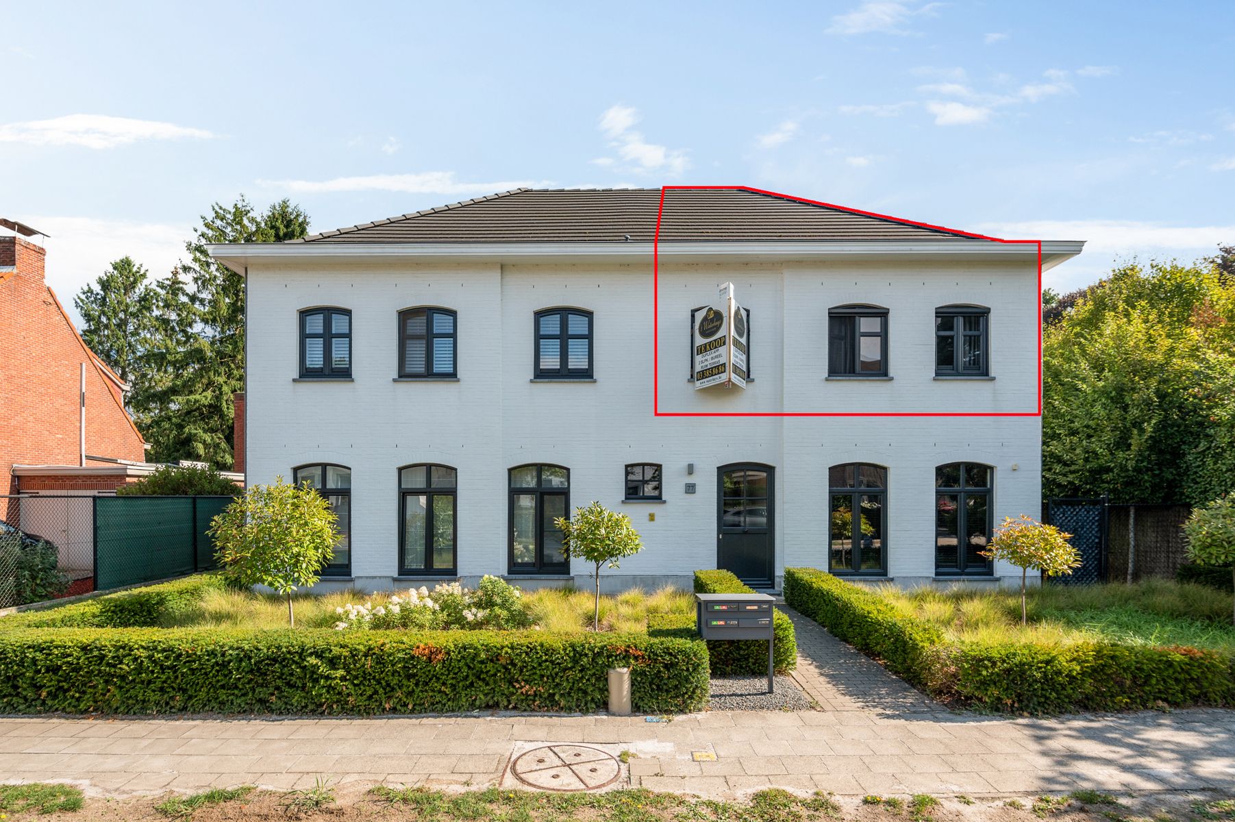 Duplex app. met terras en carport vlakbij het centrum. foto {{pictureIndex}}