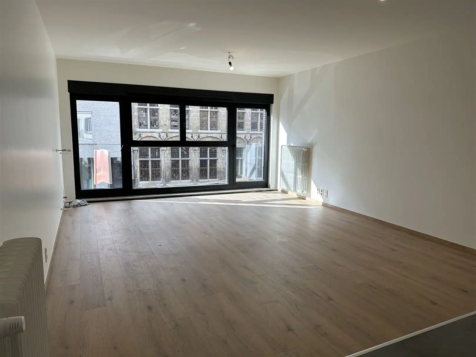 Mooi ingericht appartement te huur in centrum van Oudenaarde  foto {{pictureIndex}}