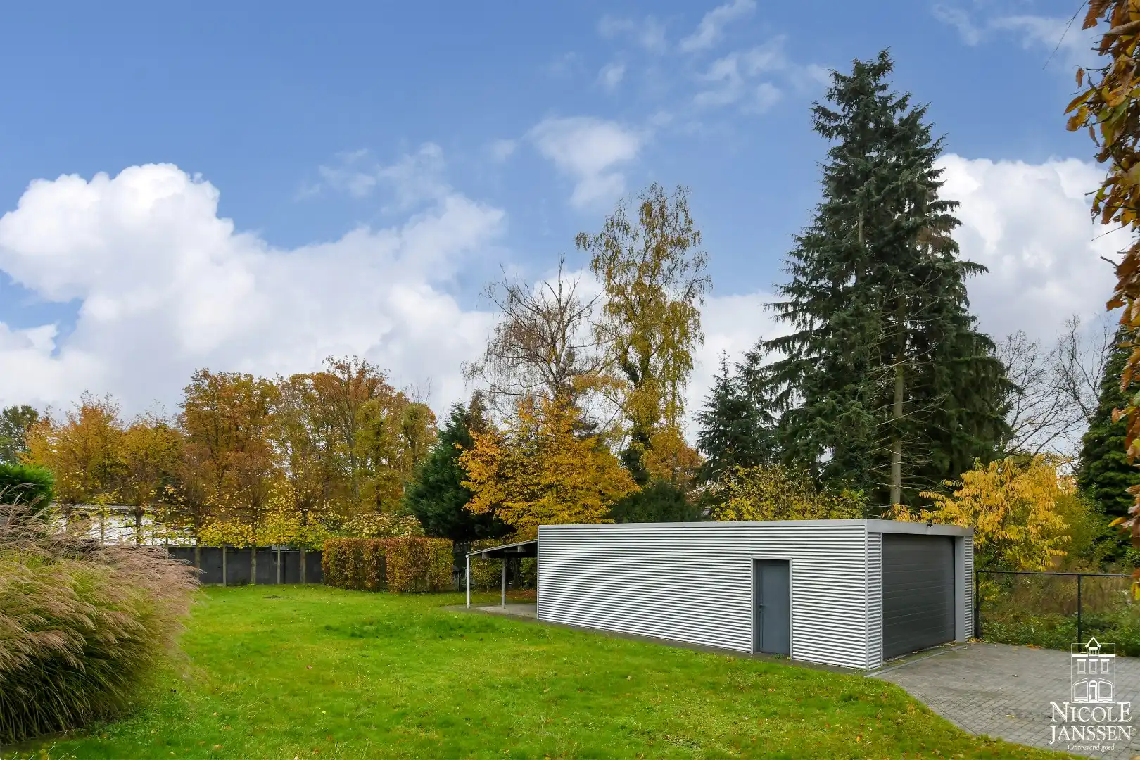 Moderne gezinswoning met bijzondere vormgeving foto 29