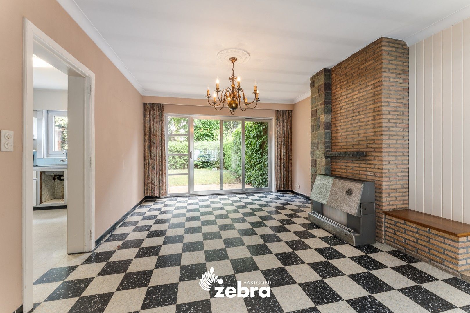 Op te frissen woning met 4 slaapkamers & garage op een topligging te Roeselare! foto 6