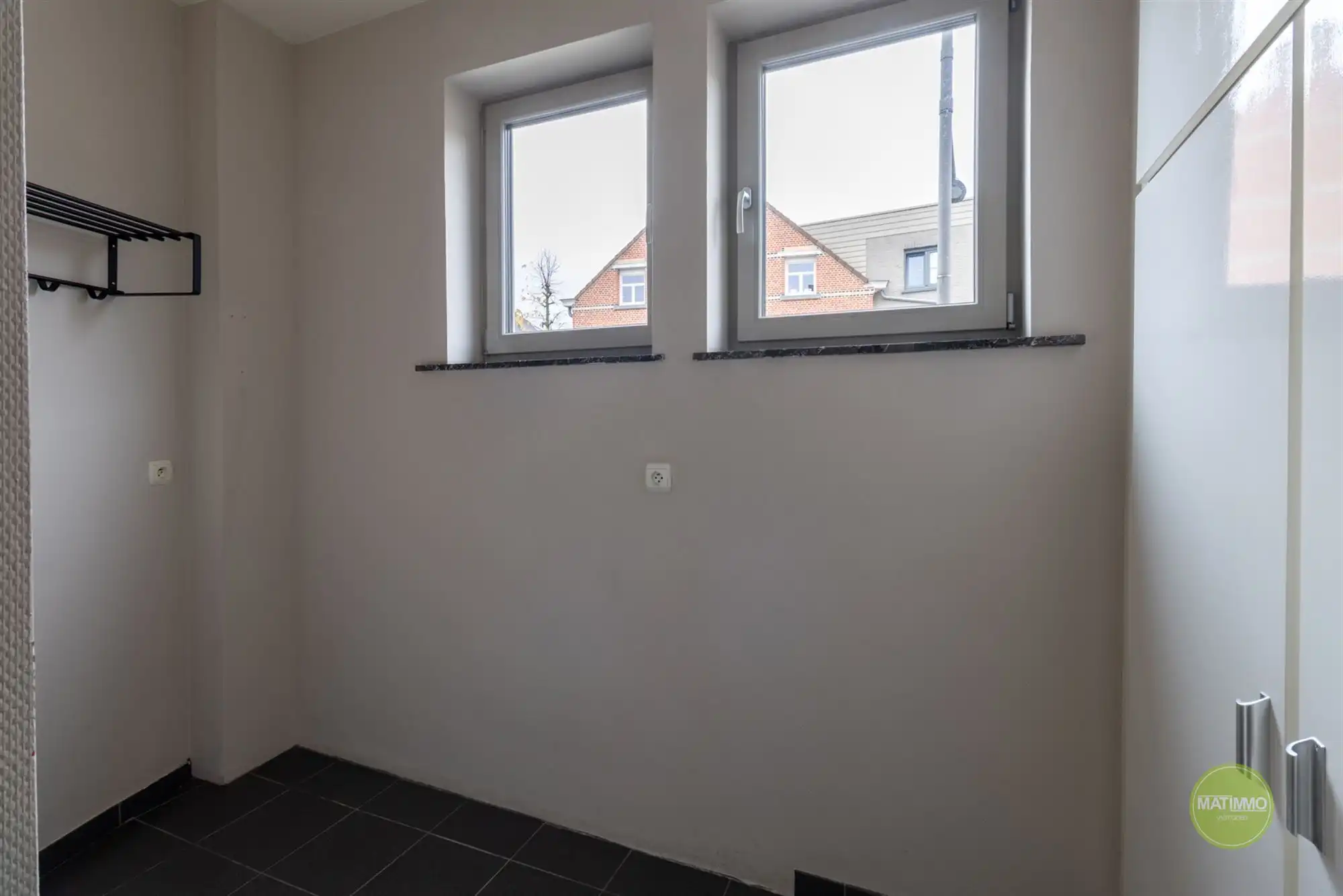 Commercieel handelspand met duplex appartement in Balen foto 20