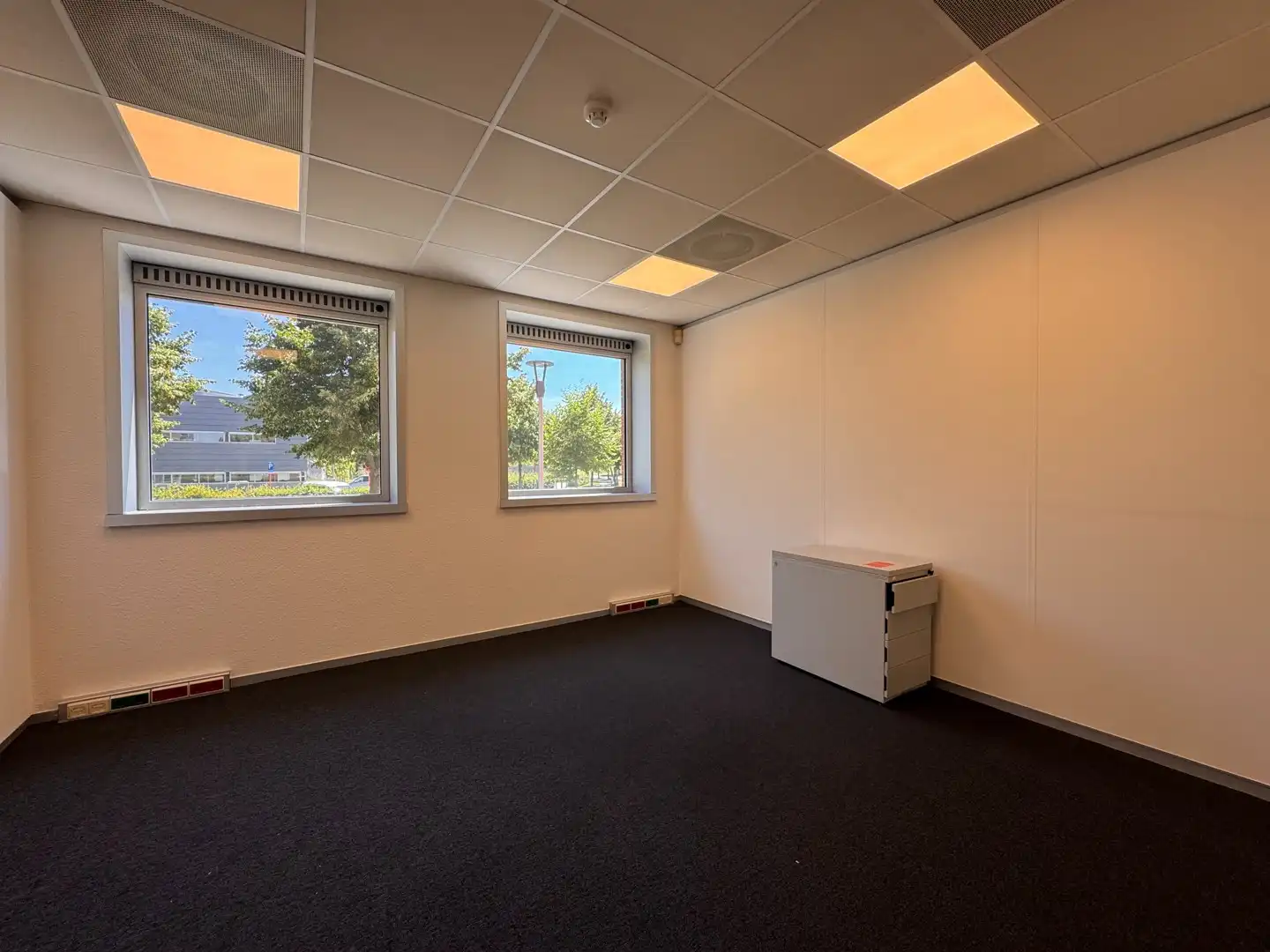 Instapklare kantoorruimte van 705 m² in Ieper foto 13