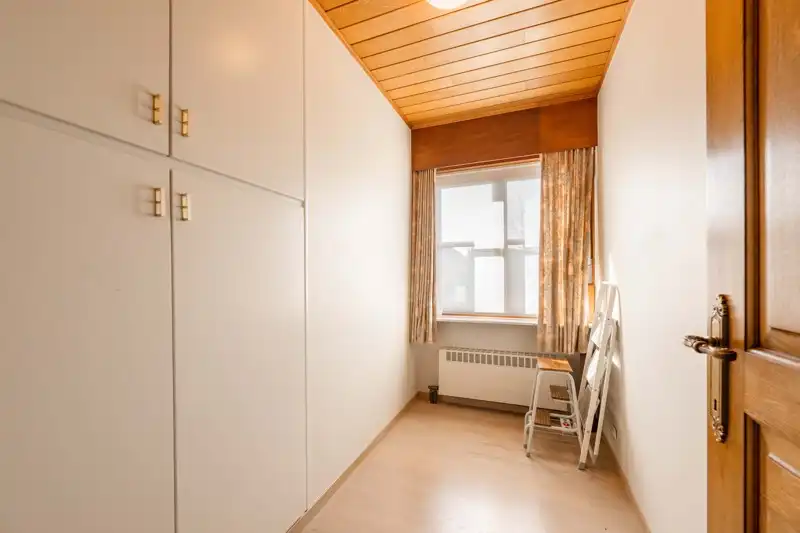 Zeer ruime en rustig gelegen villa TE KOOP in Sint-Eloois-Vijve! foto 11