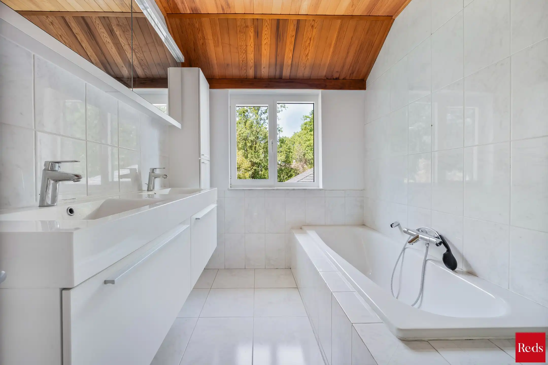 Villa met zwembad omringd door natuur en maximale privacy foto 22