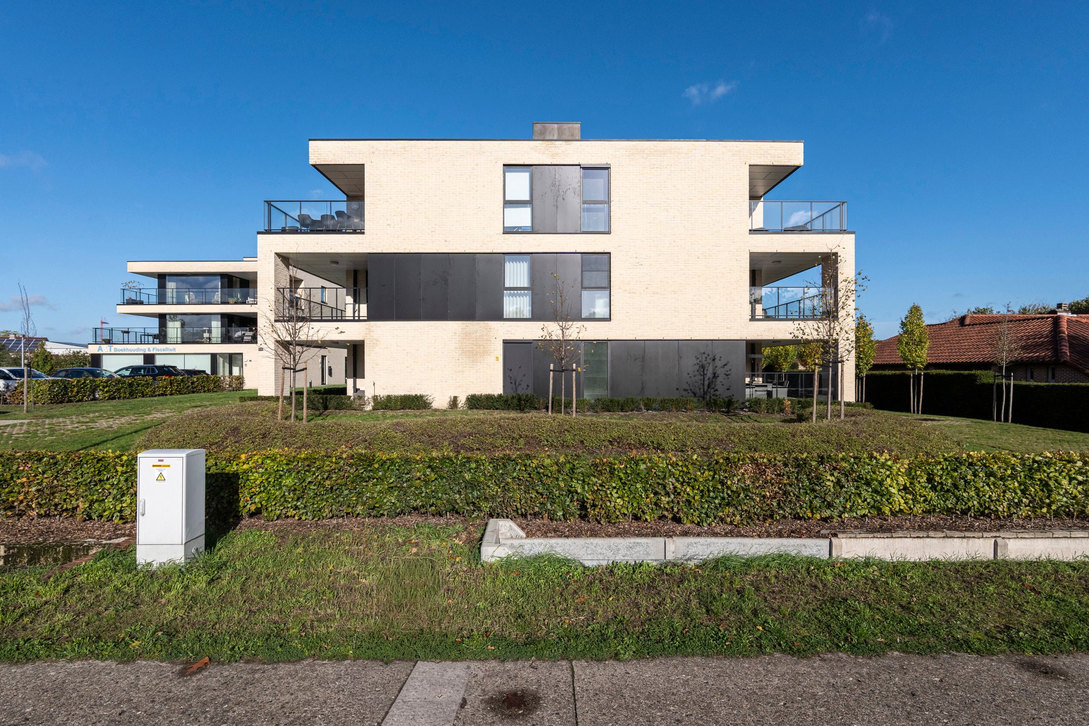 Centraal gelegen, recent appartement van 100m² met 2 slpks foto 14