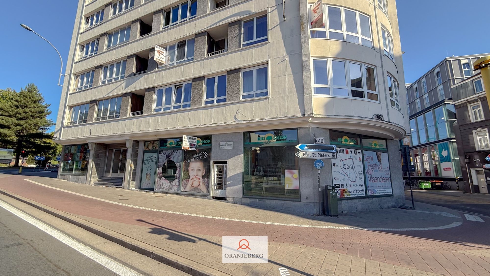 Ruim hoekpand (325 m²) op TOPligging met visibileit foto {{pictureIndex}}