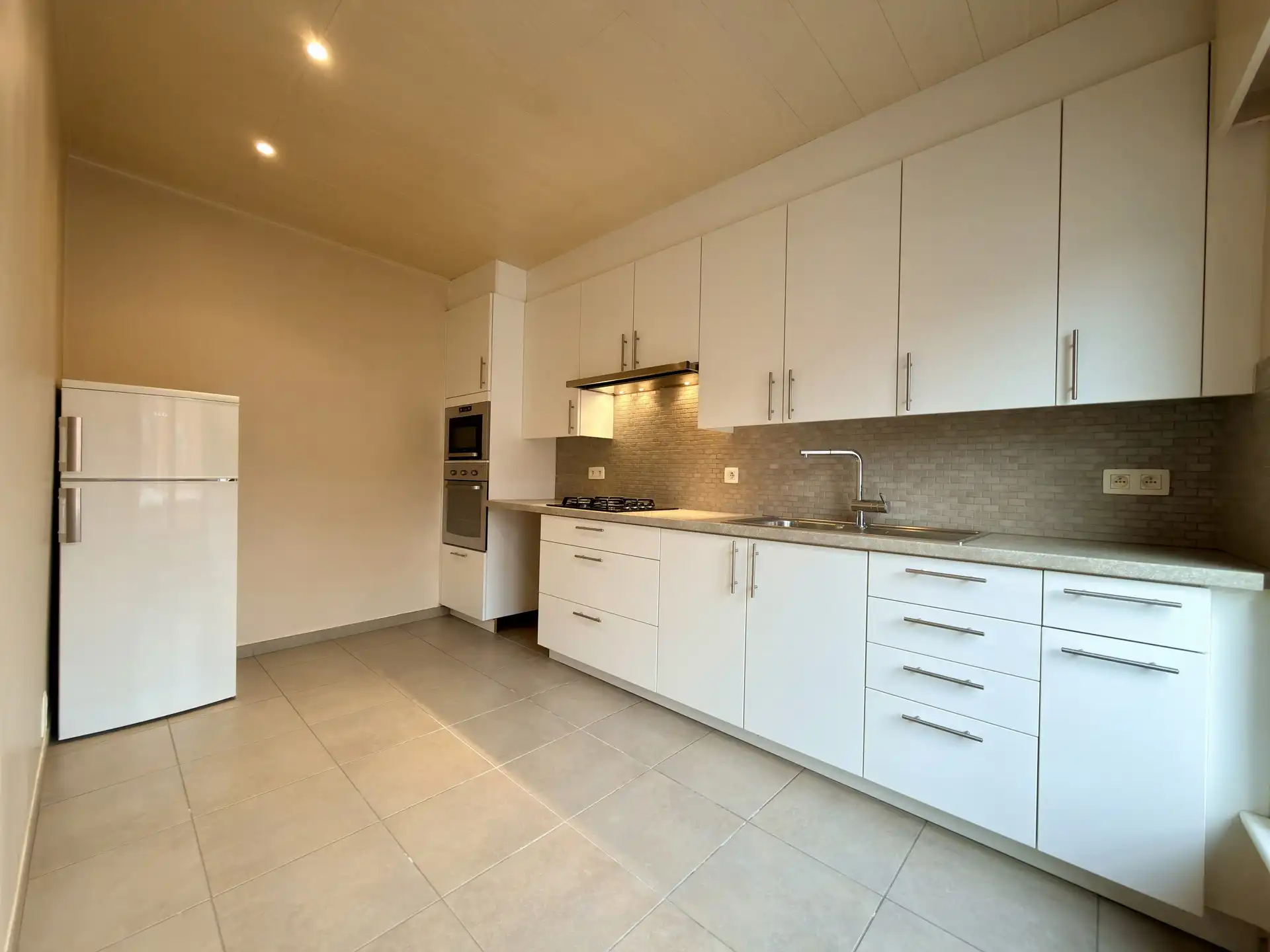 Instapklaar 2-slaapkamerappartement met zonnig terras te koop in De Panne. foto 7
