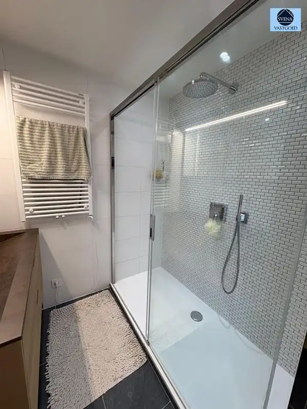 ZEER GOED GELEGEN, MOOIE WONING MET GARAGE foto 10