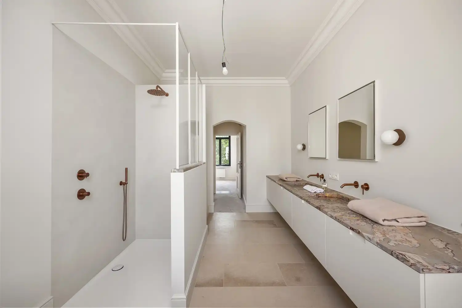 Prestigieuze en totaalgerenoveerde herenwoning (EPC B!) in eclectische stijl met zalige stadstuin op toplocatie aan de Jan Van Rijswijcklaan foto 24