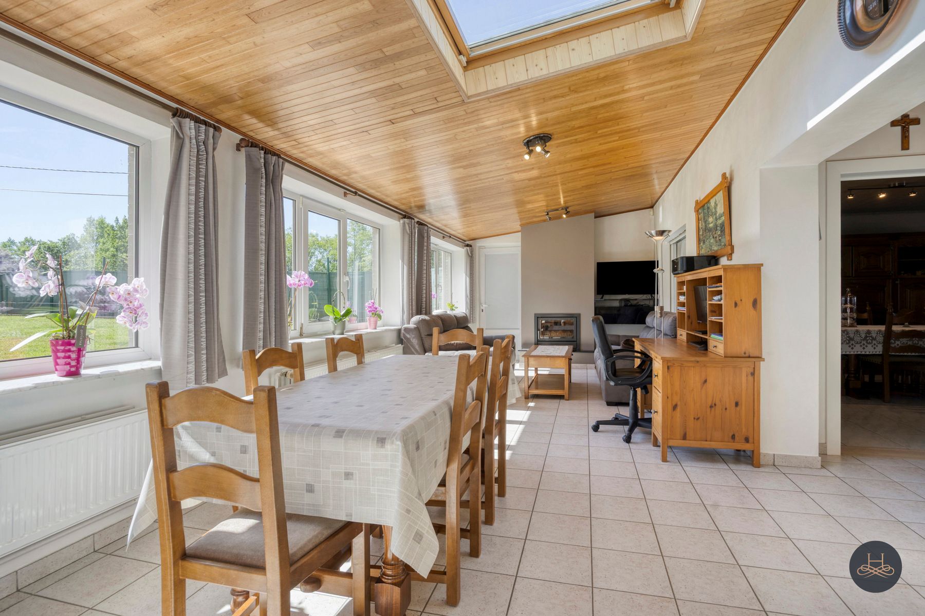 Woning met ruime loods op royaal perceel foto 8