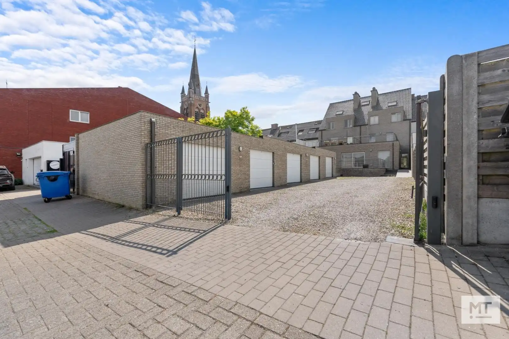 Ruim appartement (109 m²) met 2 slaapkamers en garage te koop in de dorpskern van Beselare foto 12