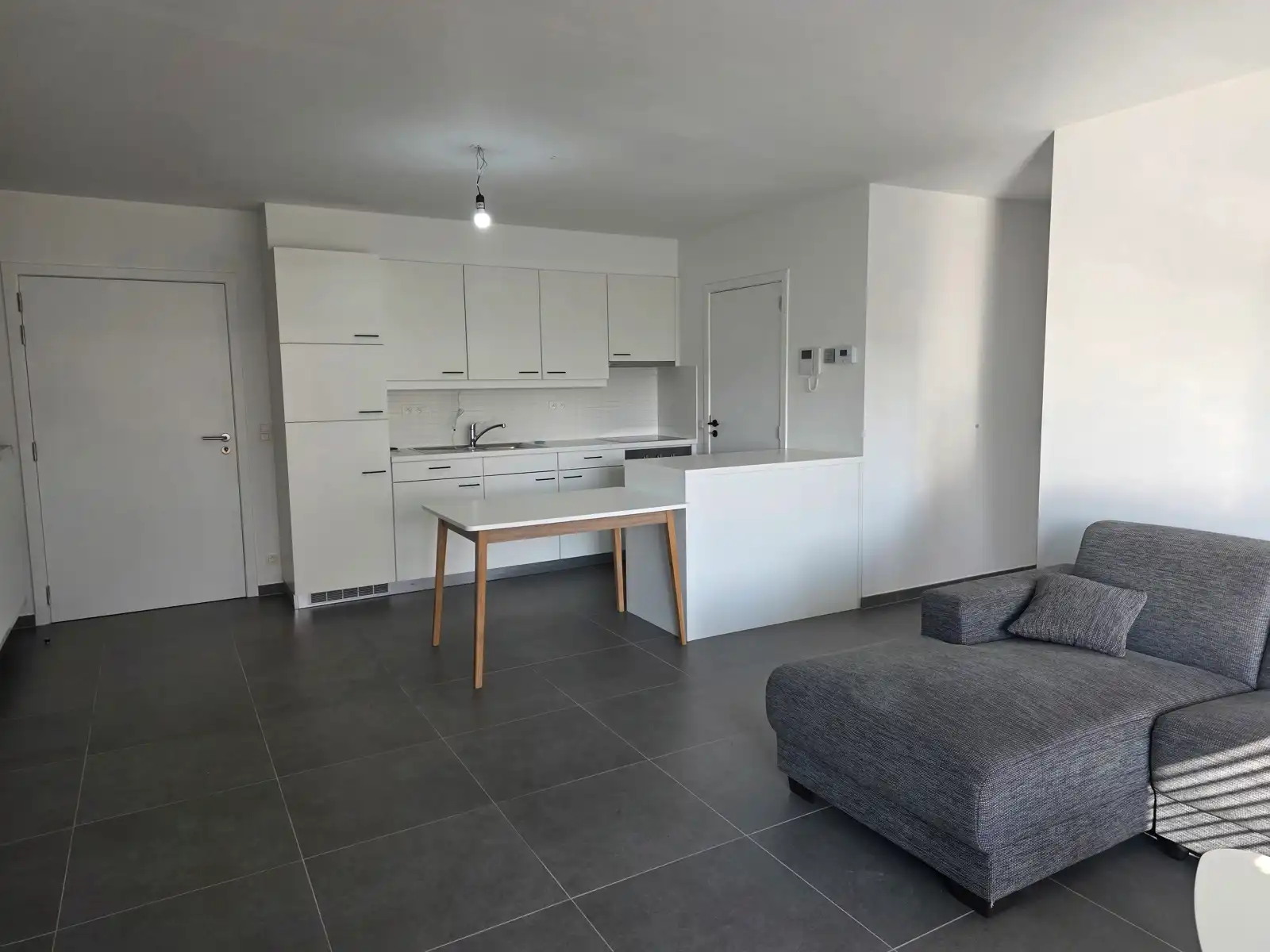 Instapklaar 1-slpk appartement met ondergrondse standplaats foto 8