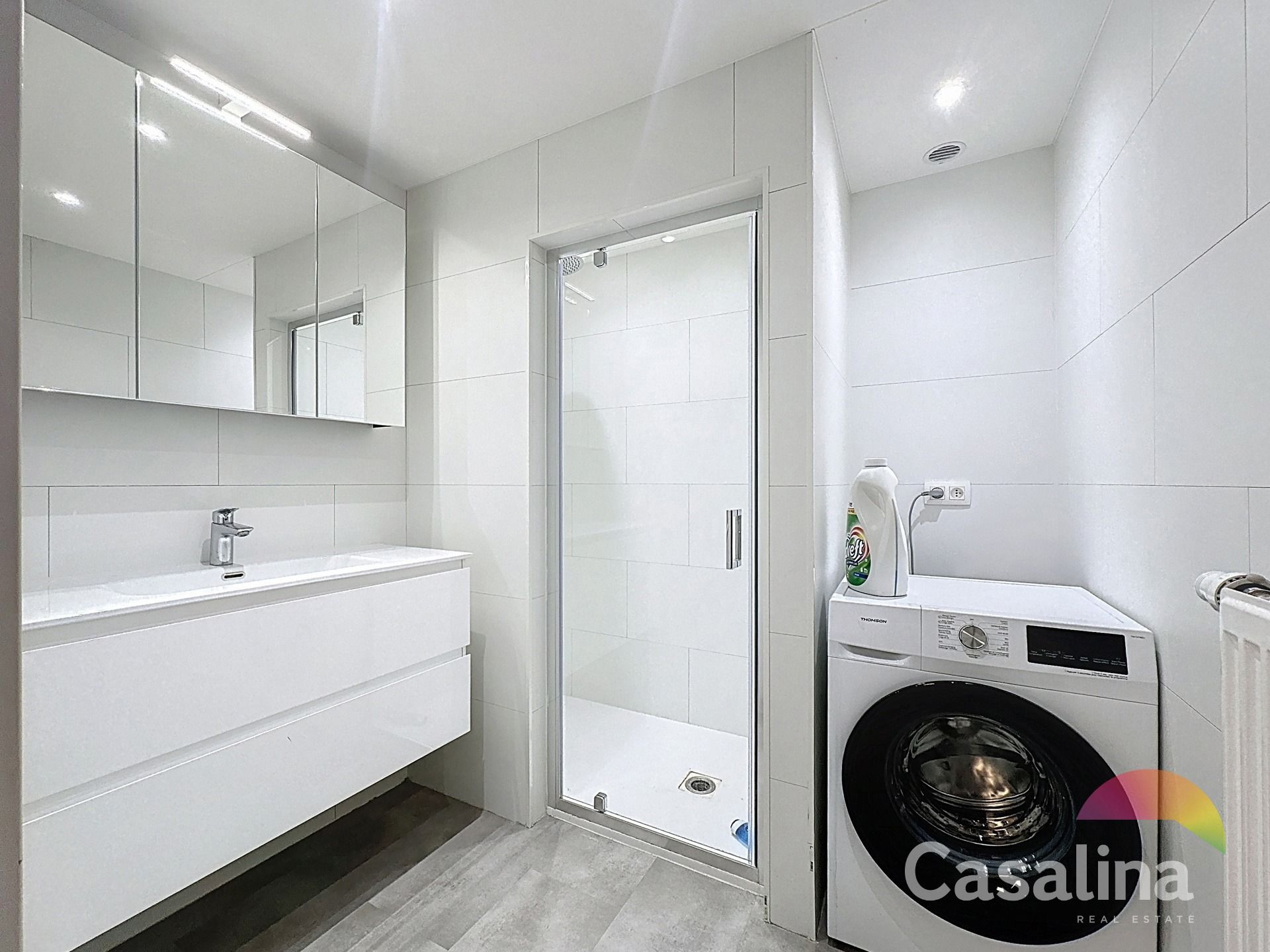 Gemengd gebouw bestaande uit 2 handelsruimtes en 4 woonunits foto 7