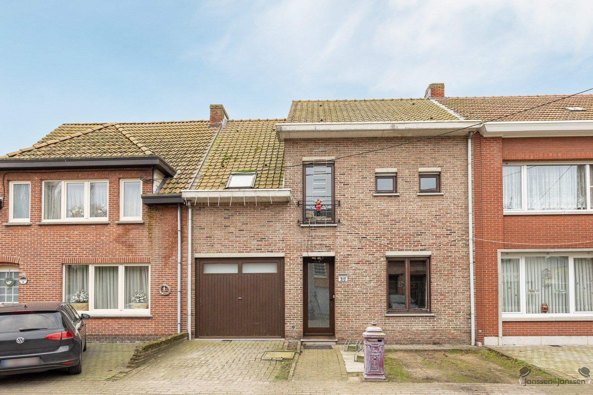 Ruime instapklare woning met aparte garage en tuin foto {{pictureIndex}}