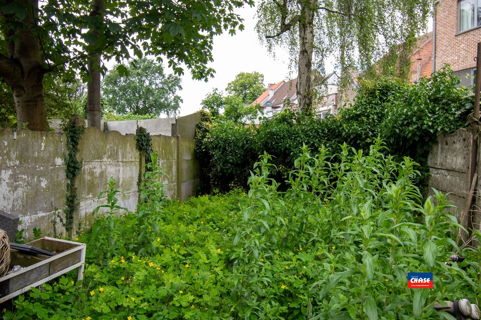 VERKOCHT ONDER VOORWAARDEN !!! Rijwoning met 4 slaapkamers en tuin foto 6