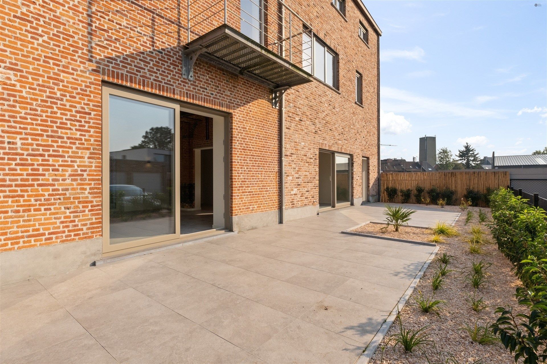 Uniek gelijkvloers appartement met groot terras foto 3