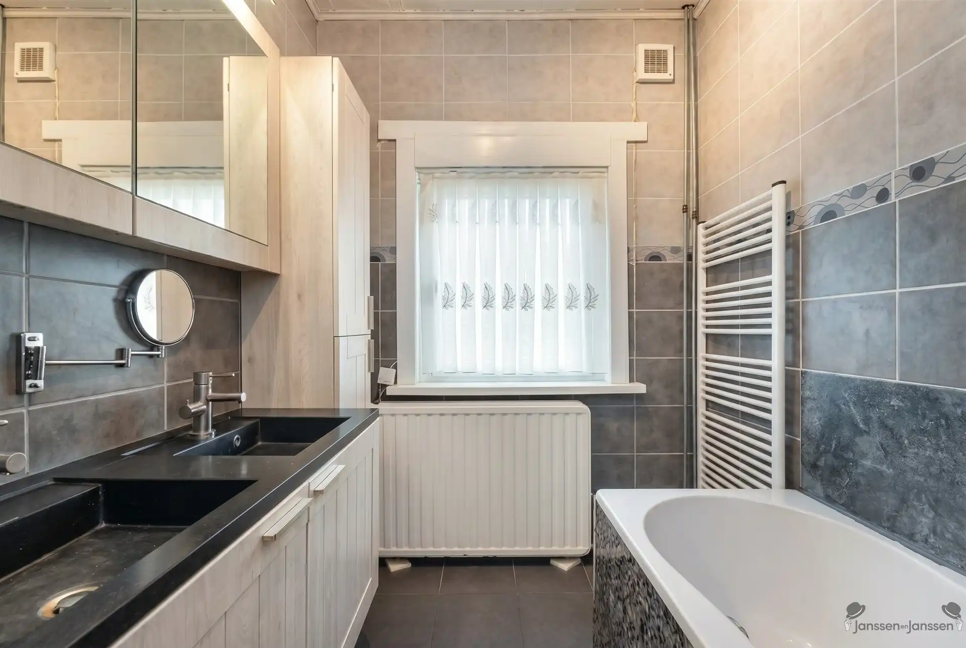 Woning met 3 (mog.4) slk, garage en ruime tuin in Brasschaat foto 6