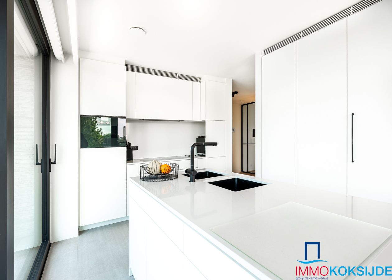 Exclusief penthouse met 2 slaapkamers en ruim terras in moderne residentie foto 12