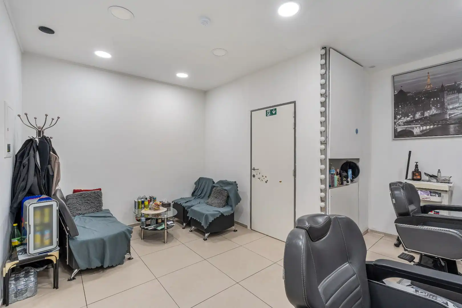 Commercieel uitstekend gelegen handelspand, 60m² foto 11