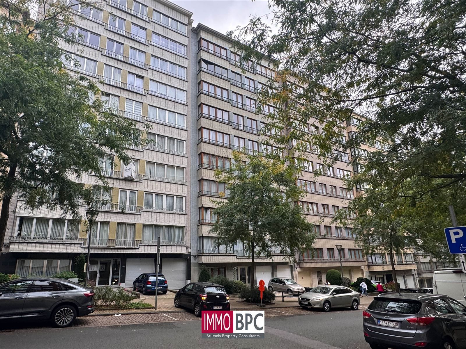 Ruim en lichtrijk appartement met 2 slaapkamers, terras en groot renovatiepotentieel in Koekelberg foto 17