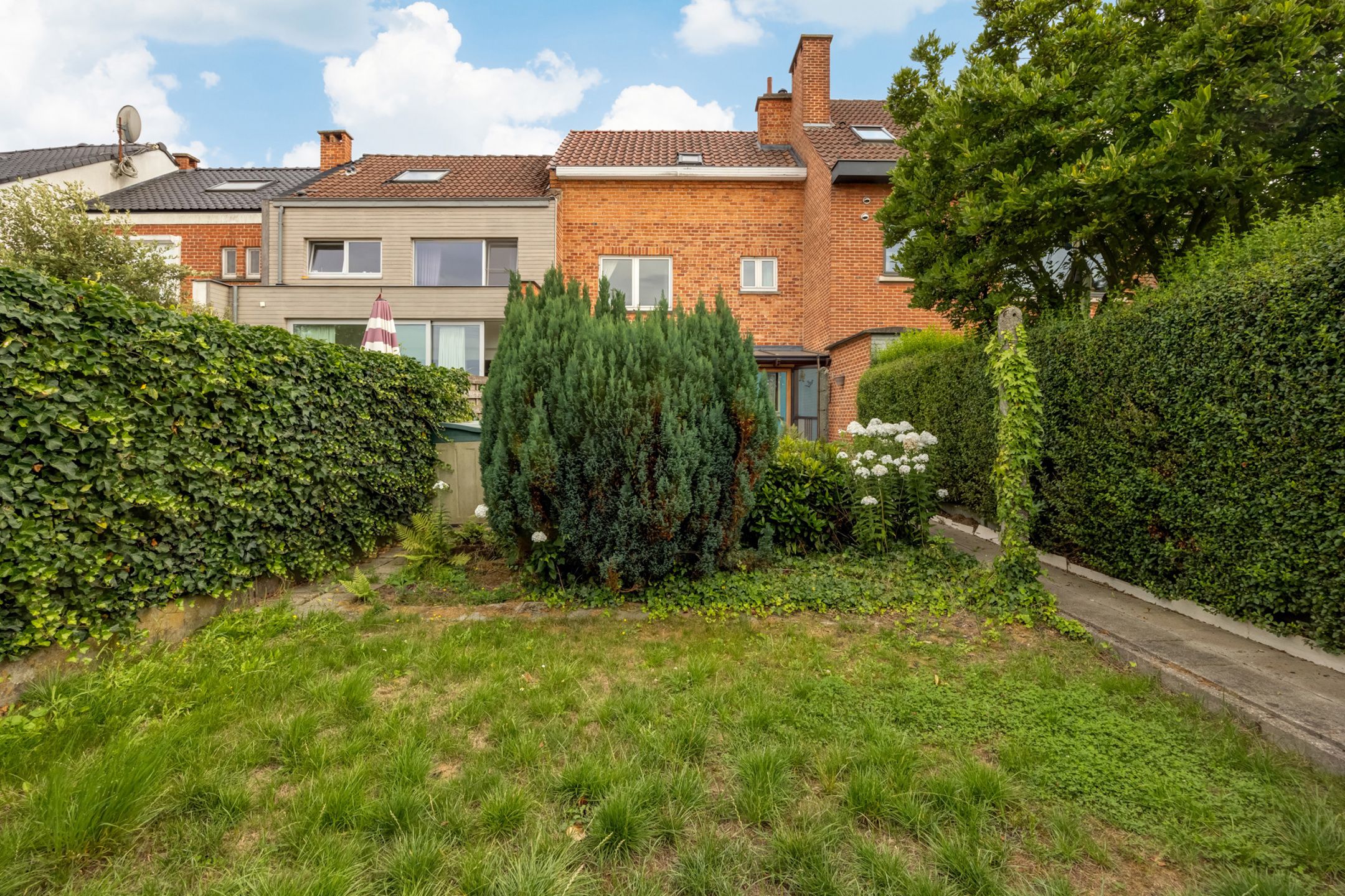 Te renoveren woning met zicht op velden in Grimbergen foto 14
