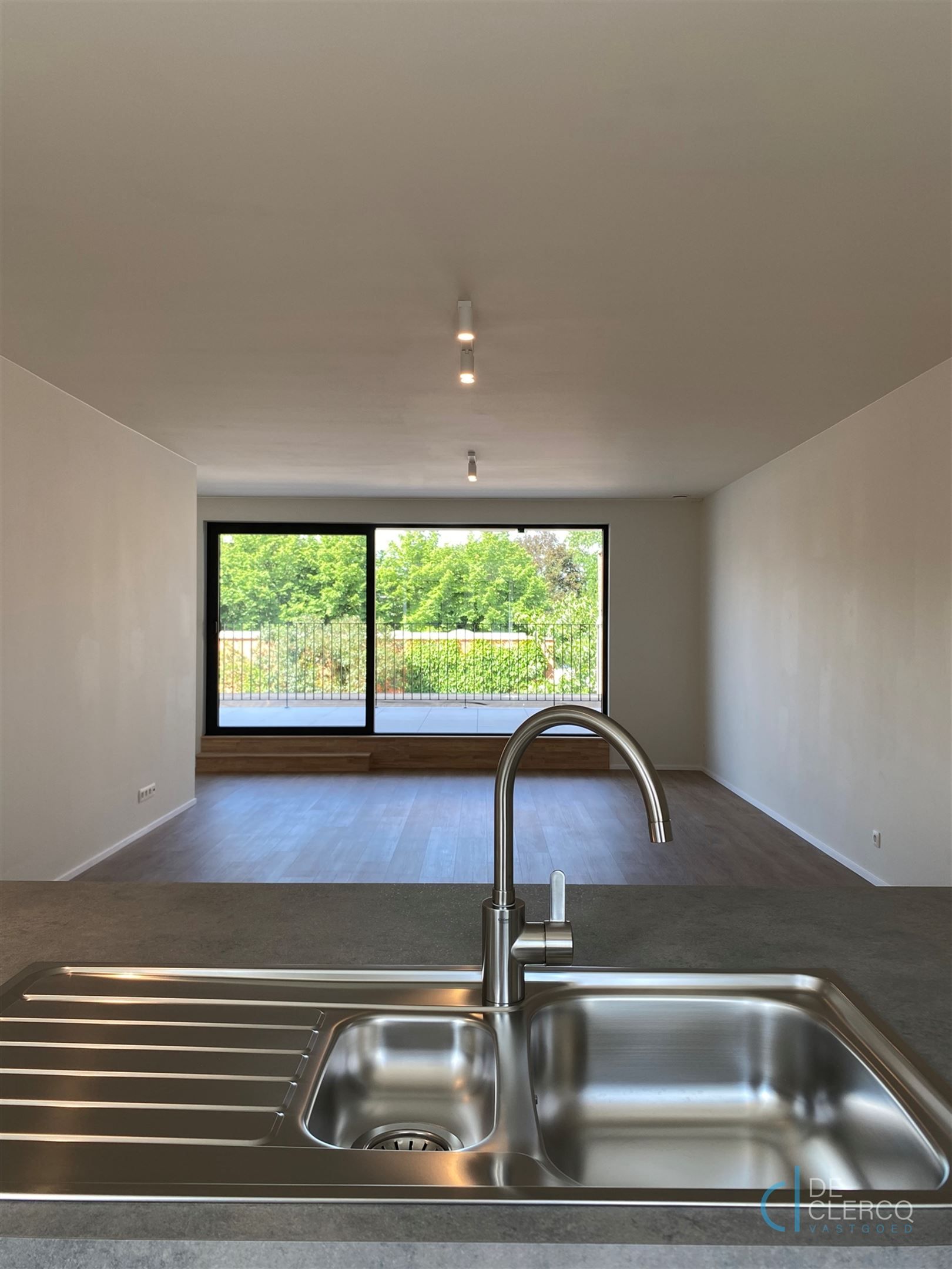 Tijdloos en duurzaam appartement TE HUUR op topligging in Lochristi! foto 6
