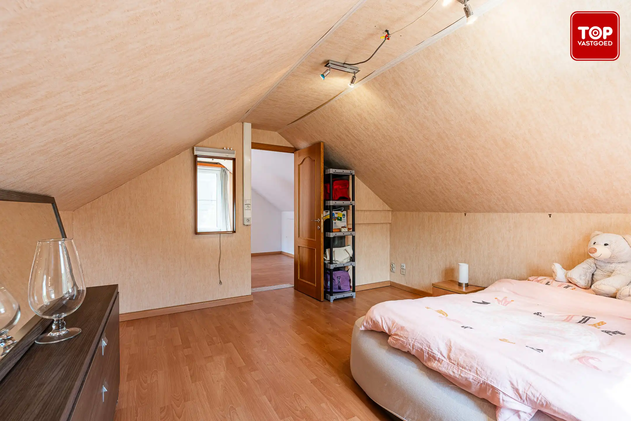 Instapklare open bebouwing in een rustige straat zonder doorgaand verkeer.  foto 16