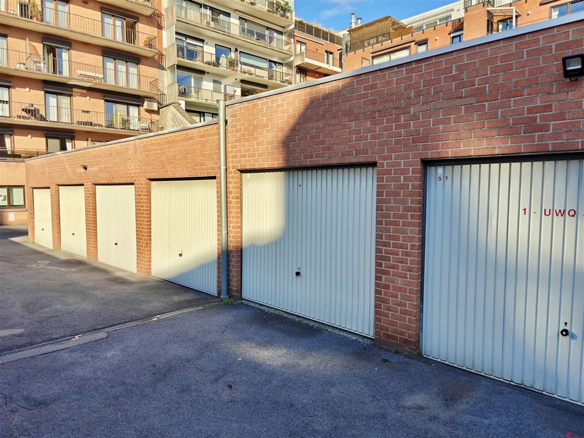 Garage centrum Kortrijk foto {{pictureIndex}}