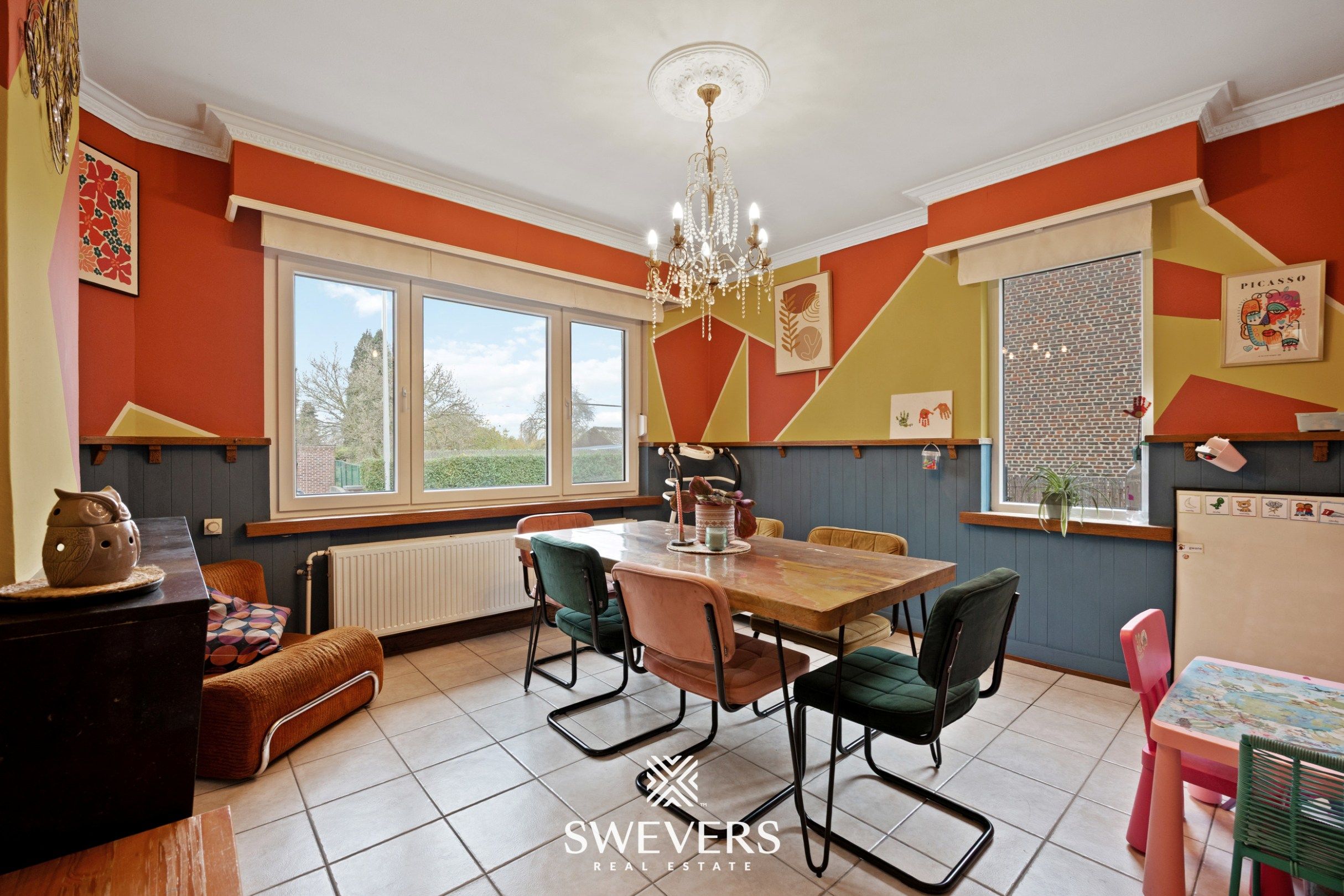 Open bebouwing met 3 slaapkamers en garage in rustige straat foto 6