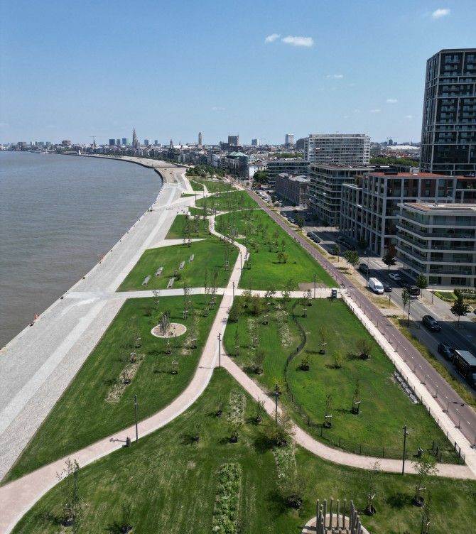 Luxe-appartement met frontaal Scheldezicht met heerlijk terras (30m²) op Nieuw Zuid incl kelderberging - optionele ondergrondse parking beschikbaar foto 2