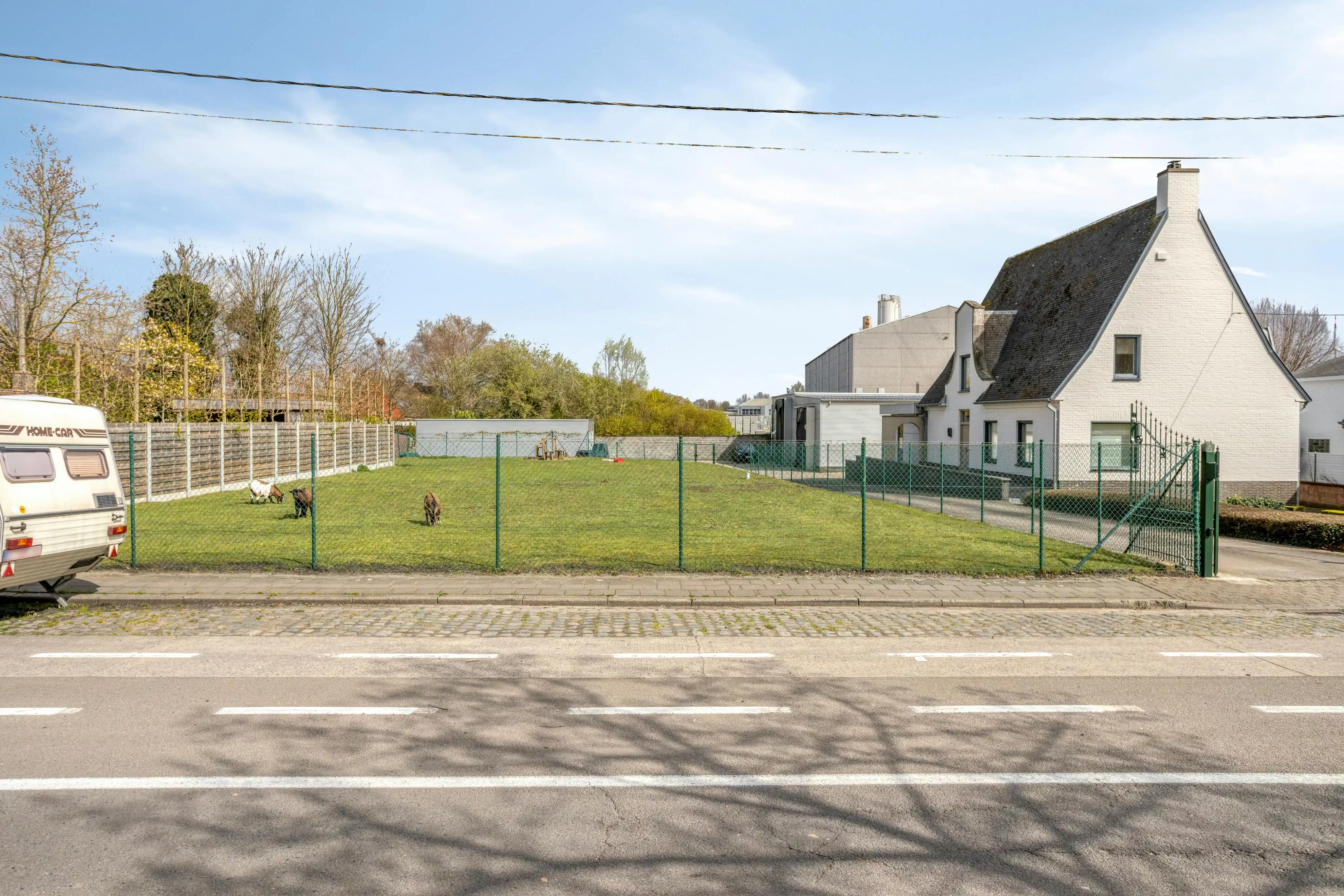 Ruime eigendom met woning, loods en extra bouwgrond foto 34