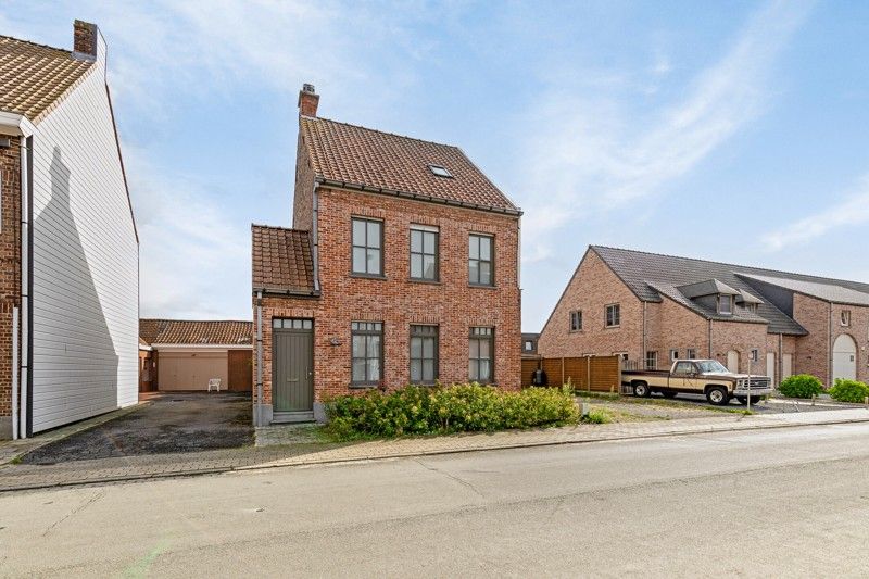 Verrassend ruime woning (geschikt als kangoeroewoning) met 4 slaapkamers en gezellige tuin te koop in Desselgem! foto 1