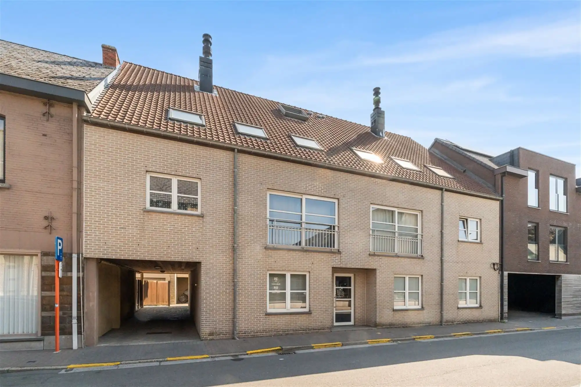 Mooi DORPS-APPARTEMENT met 2 slaapkamers, terras & zolder foto {{pictureIndex}}