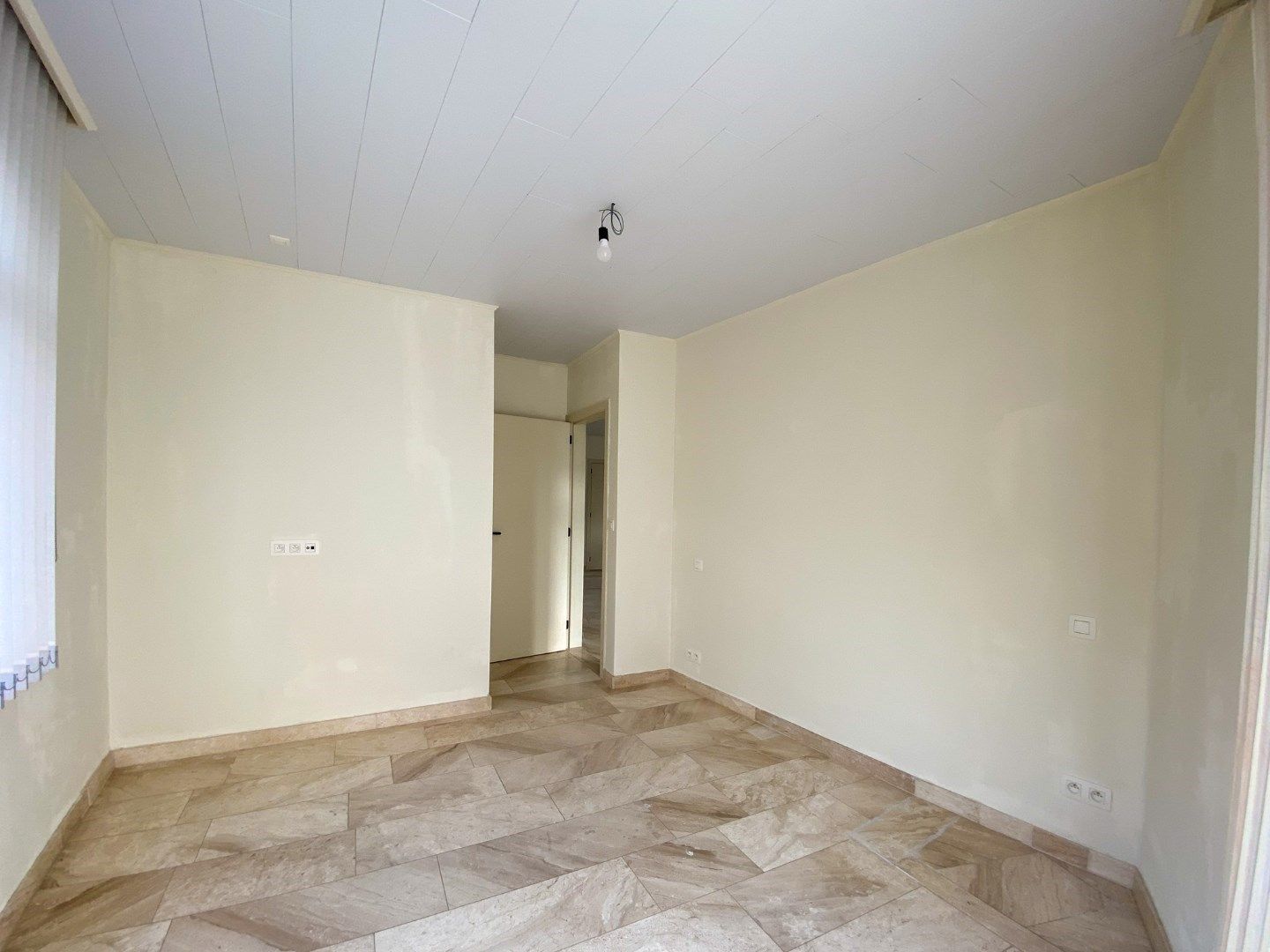 Ruim gelijkvloersappartement met 2 slaapkamers en garage. foto 13