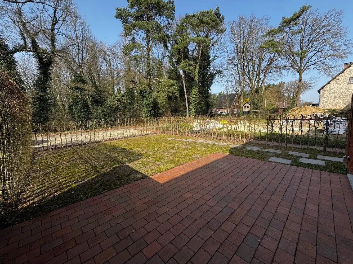 Architecturale woning met unieke split-level leefruimte in het groene Wiemesmeer foto 16