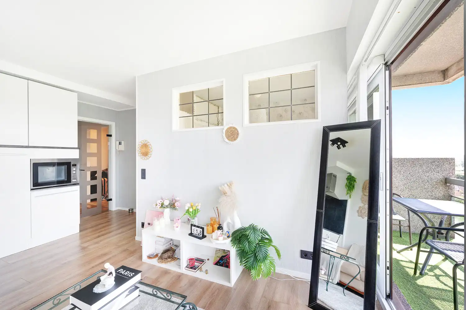 Prachtig gemeubelde vernieuwde studio/appartement met zonnig terras en open zichten foto 13