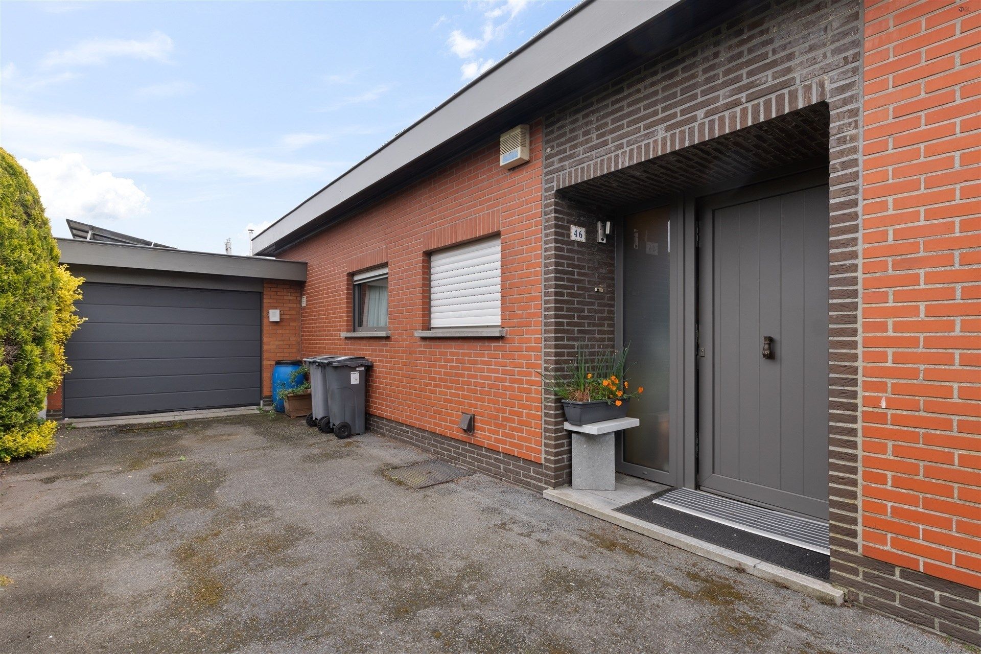 Rustig gelegen bungalow op 578m² grond met 33 zonnepanelen foto 3