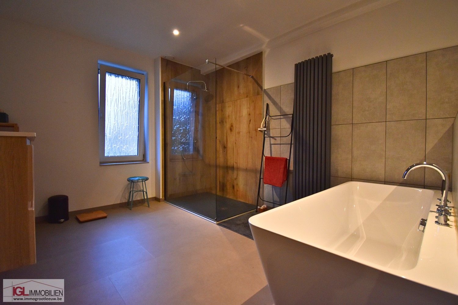 Ruime gezinswoning met 4 slaapkamers, tuin, terras en 2 staanplaatsen te huur foto 13