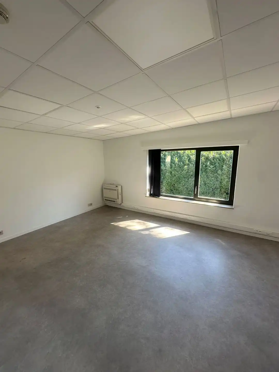 Instapklaar bedrijfspand te Verrebroek foto 8