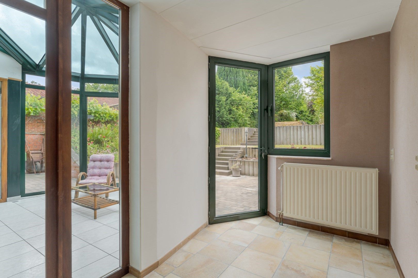 Verzorgde, op te frissen woning met 3 slaapkamers en uitbreidingsmogelijkheden, garage en tuin op 10a, vlak bij het centrum van Hoeselt foto 12