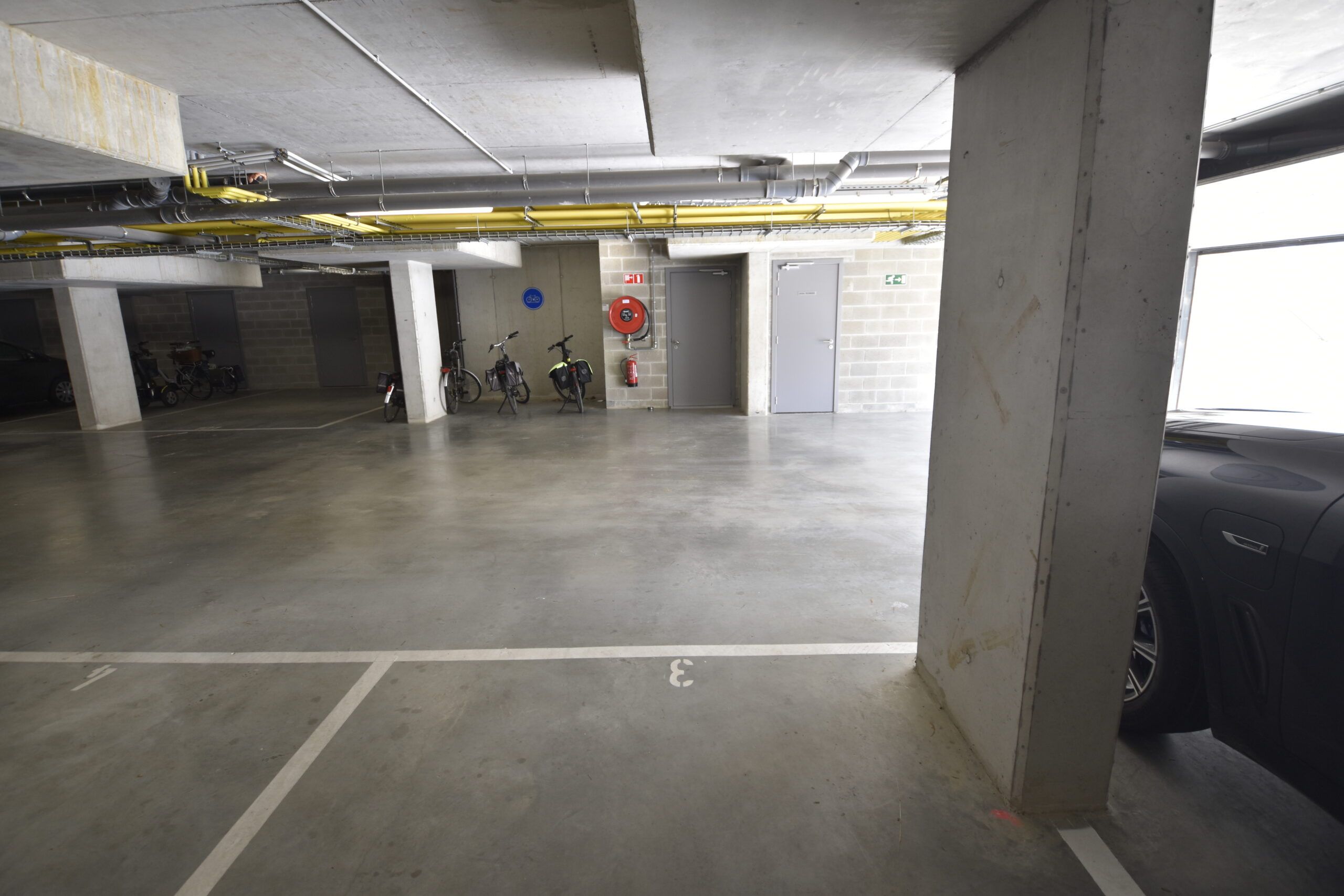 Assistentiewoning met 1 slaapkamer, terras en autostaanplaats in Sint-Niklaas foto 11