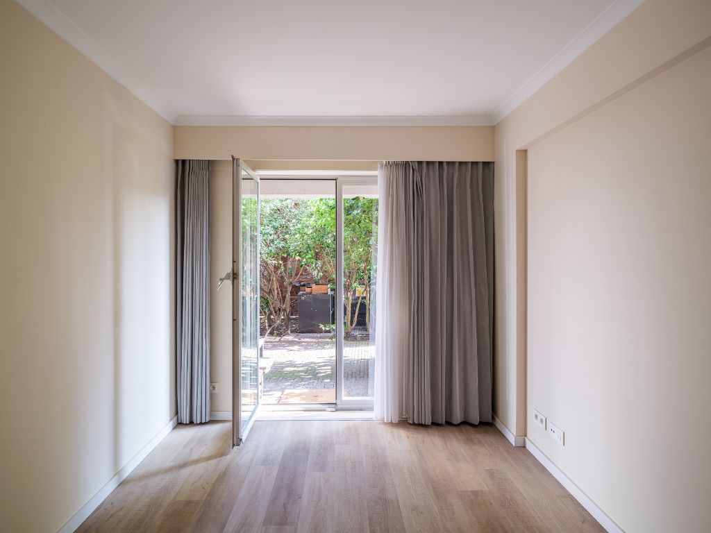 Coupure Rechts. Kwalitatief gerenoveerd 2 slpk-appartment met terras op een boogscheut van het stadscentrum. foto 7