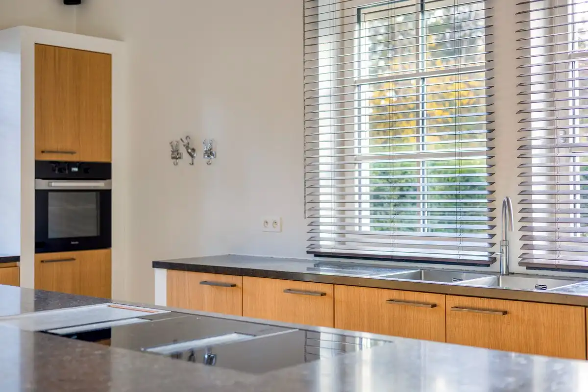 Ruim ingedeelde en kwalitatief afgewerkte villa op een mooi perceel met naastgelegen bouwgrond. foto 10