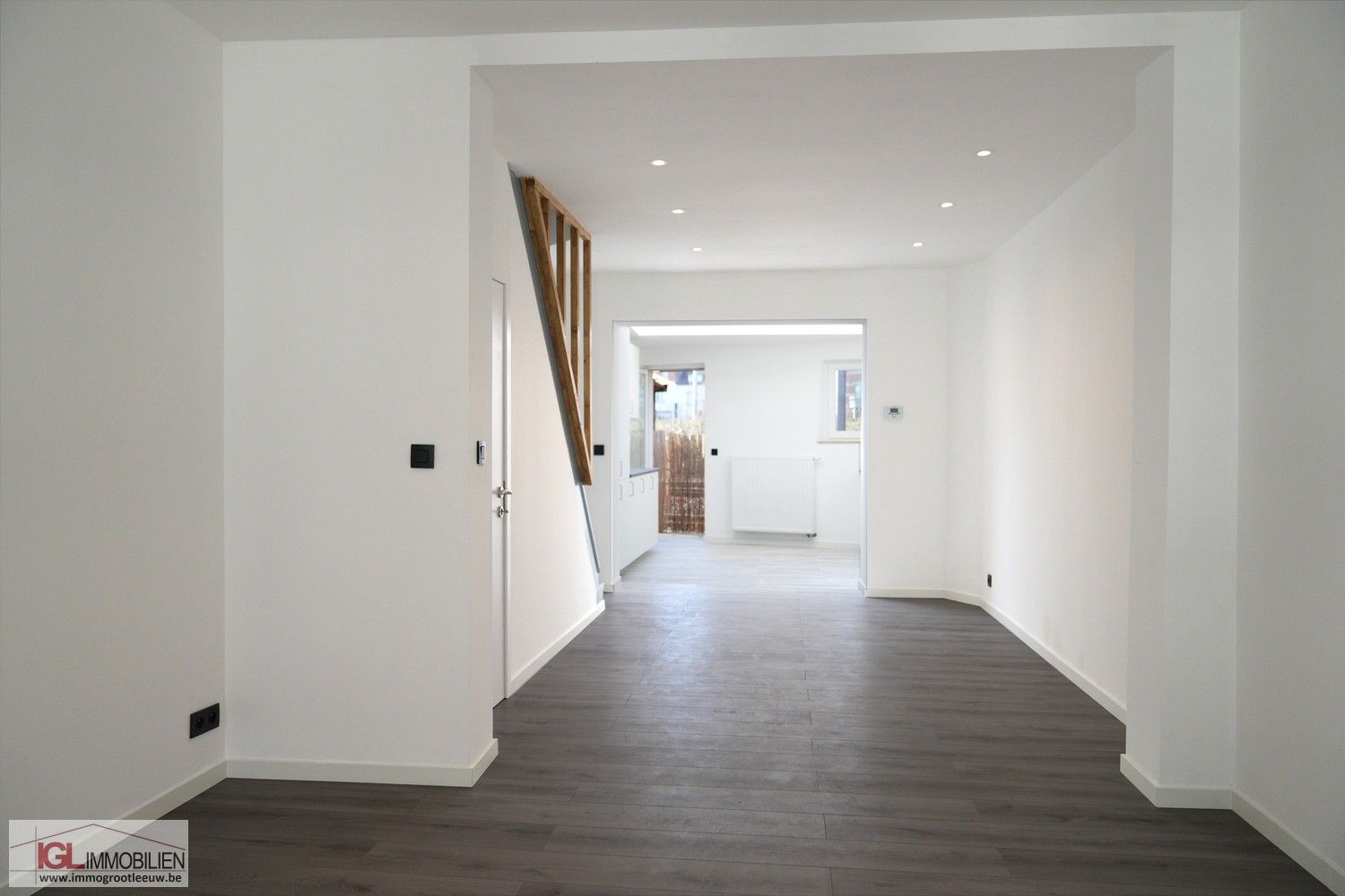 Smaakvol gerenoveerde woning met 3 slaapkamers & 2 badkamers foto 2