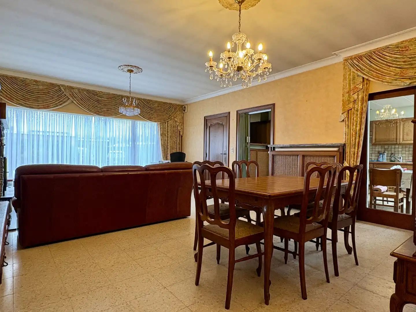 Gelijkvloerse woning op 408m² met 3slks, garage en tuin. foto 7