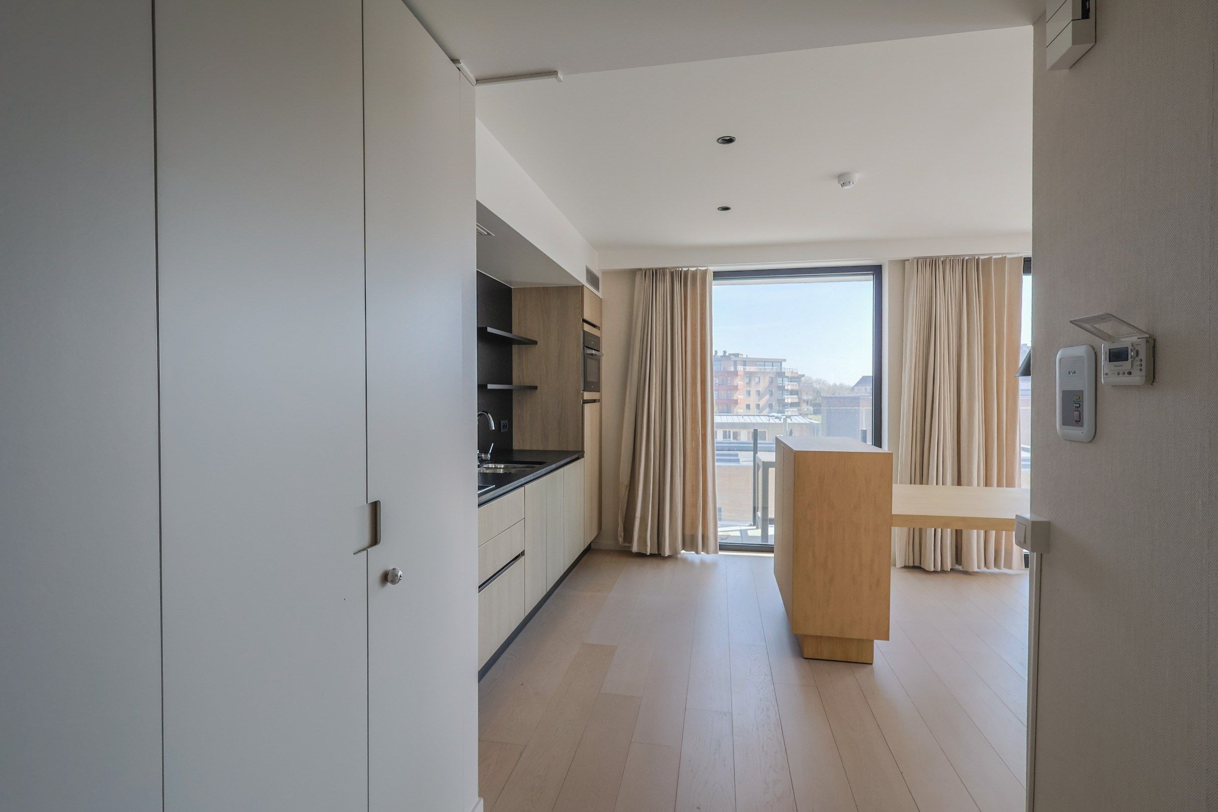 Verhuurde assistentiewoning met uitzonderlijk ruim zonneterras van 64,5m² in Oostduinkerke! foto 11